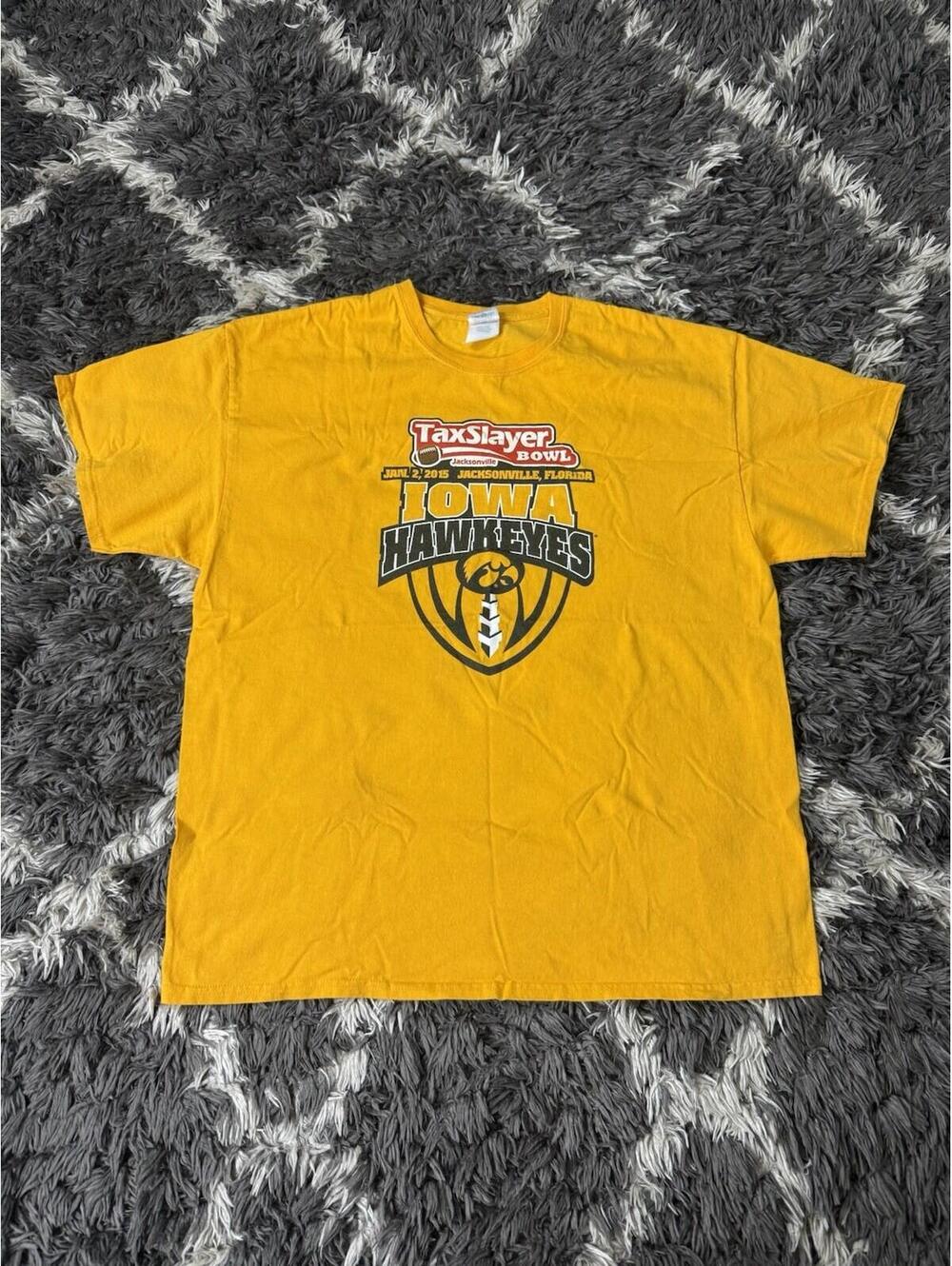 Iowa Hawkeyes T-Shirt Men's XL Yellow 2015 TaxSlayer Bowl NCAA Football Gildan